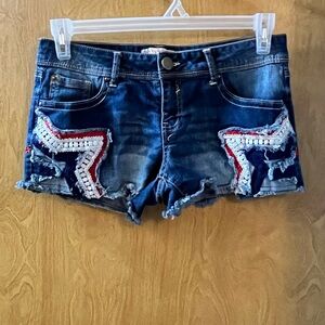 Women’s No Boundaries Distressed Jean Shorts Star Red White Blue Size 13 EUC